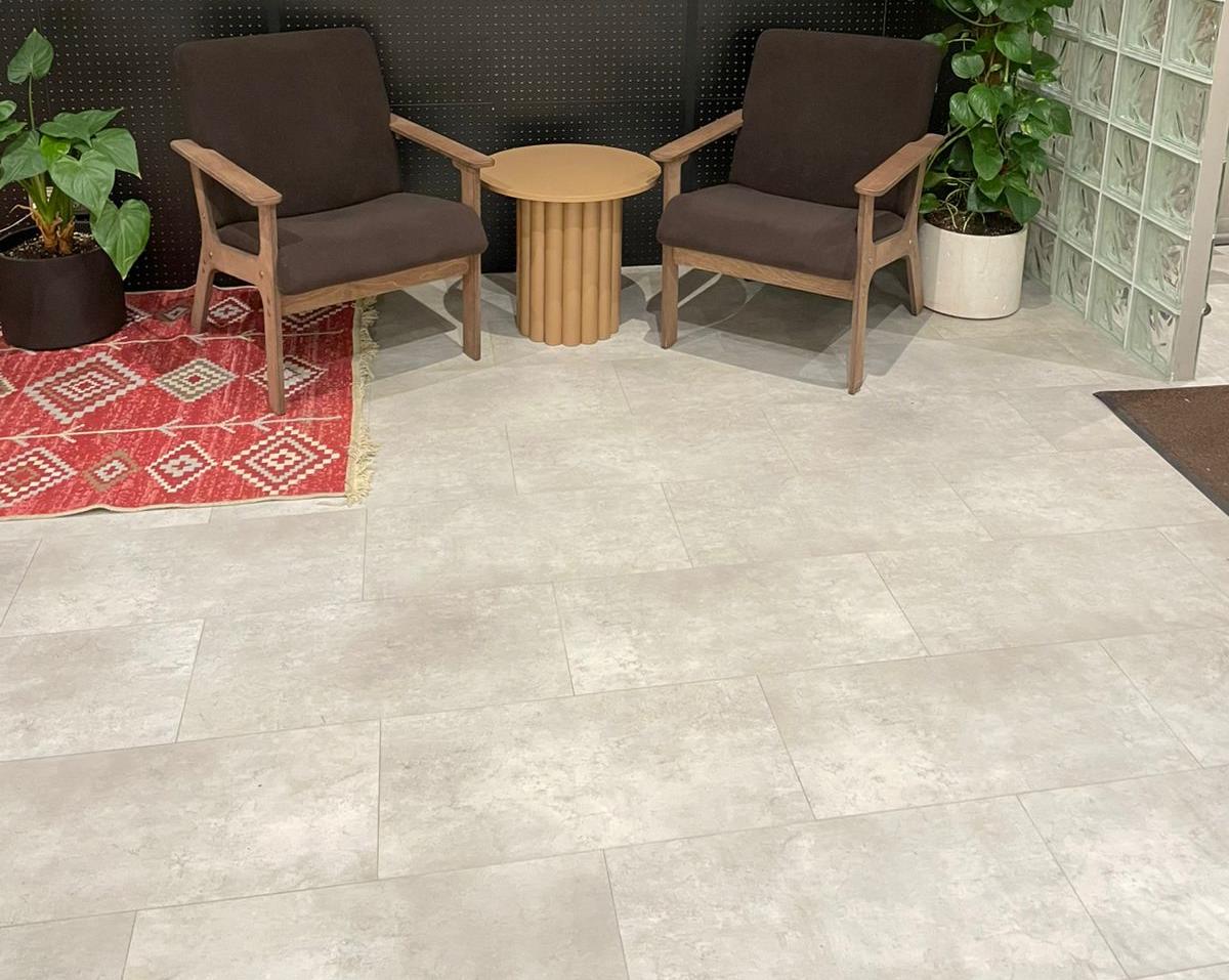 SPC плитка Bronix в кафе