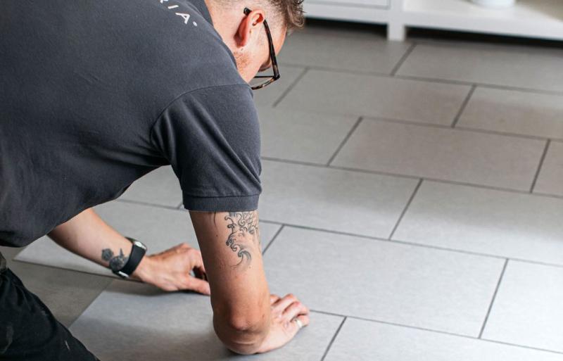 Ремонт кварцвинила SPC, LVT уложенного на подложку или приклеенного