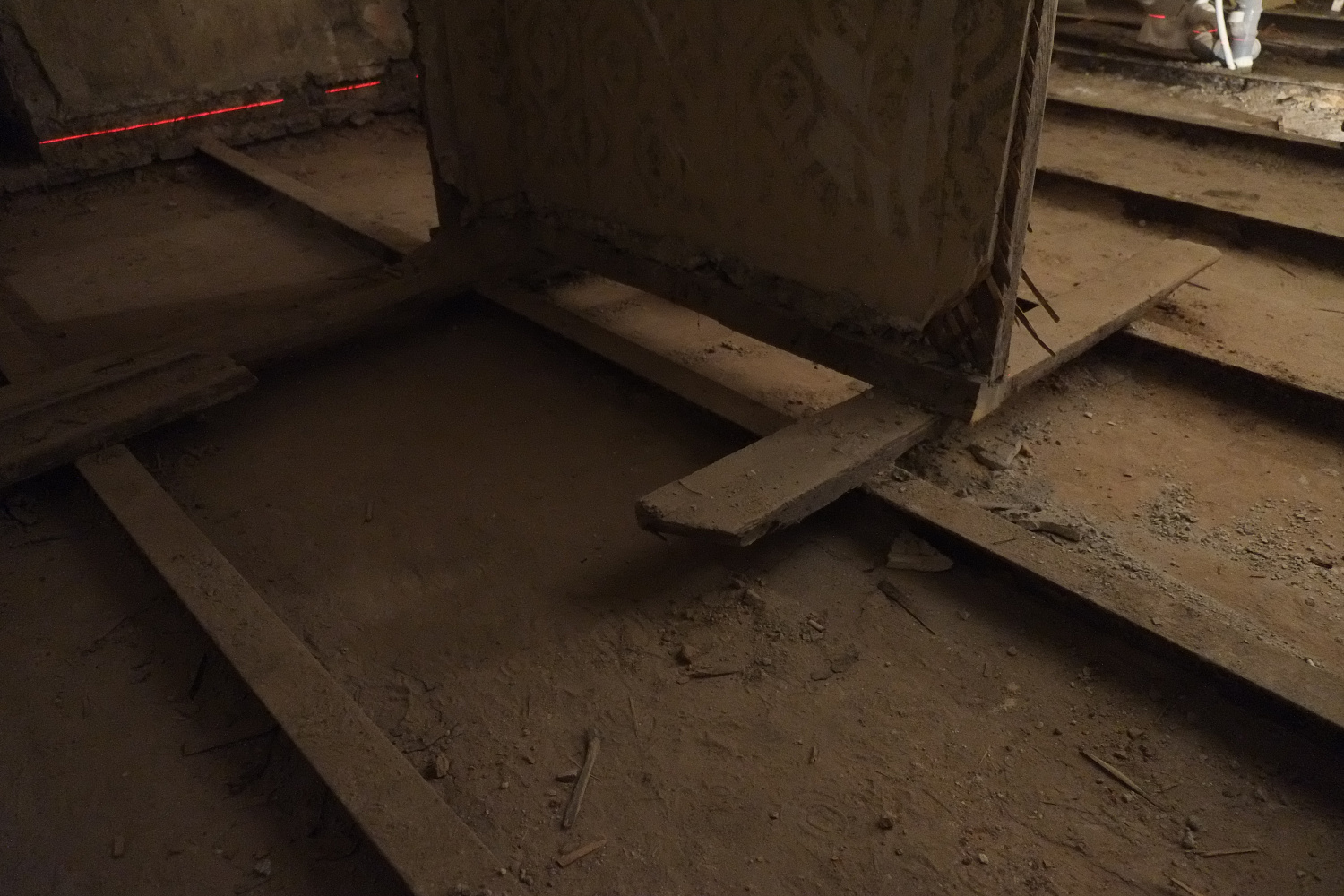 Демонтаж напольных покрытий