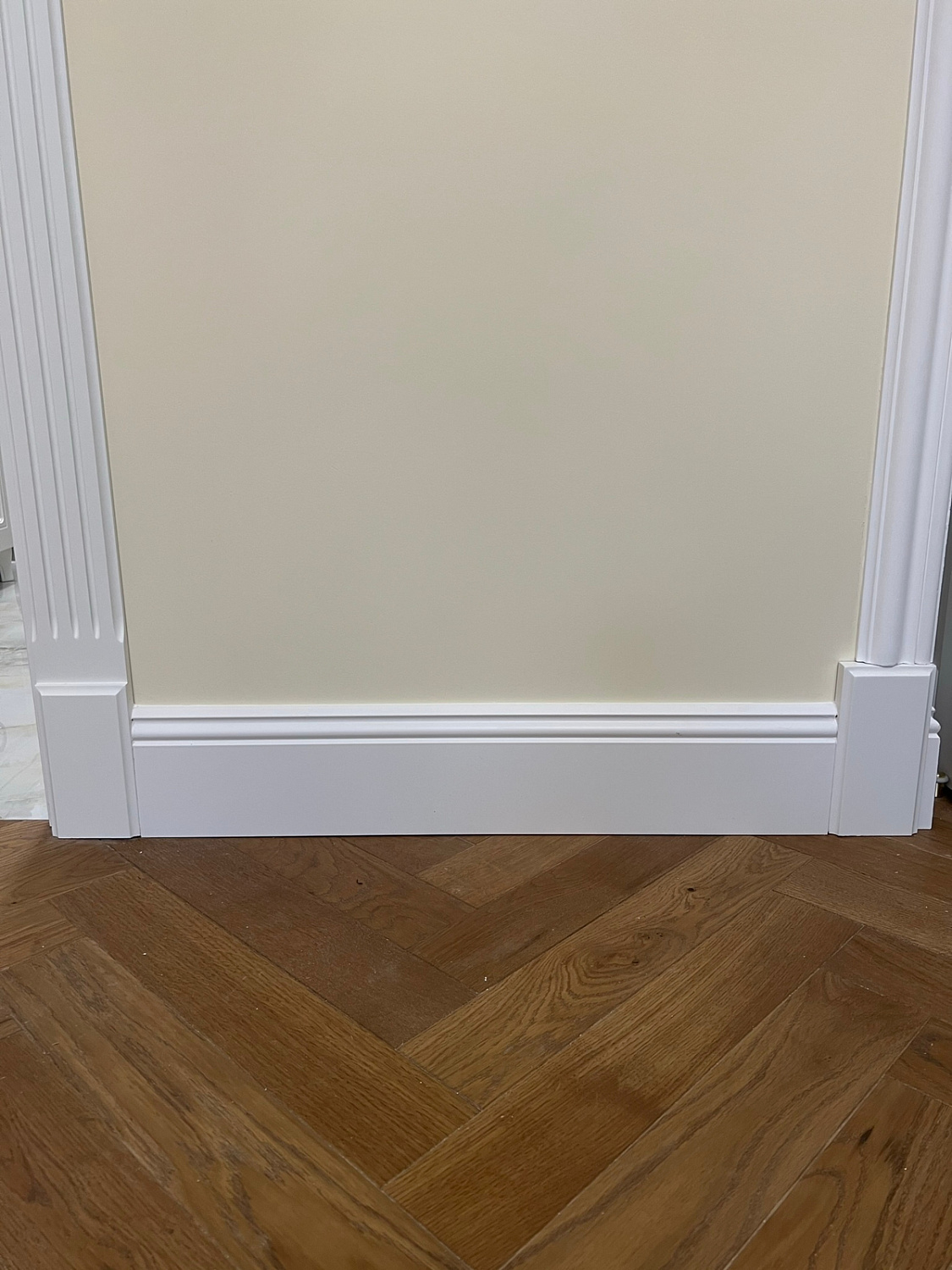 Монтаж плинтуса