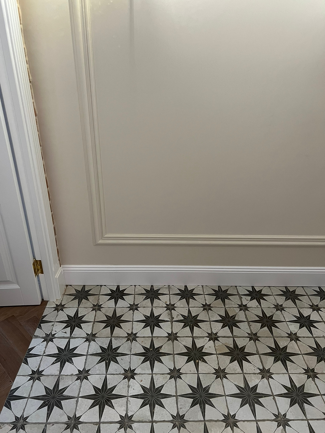 Монтаж плинтуса