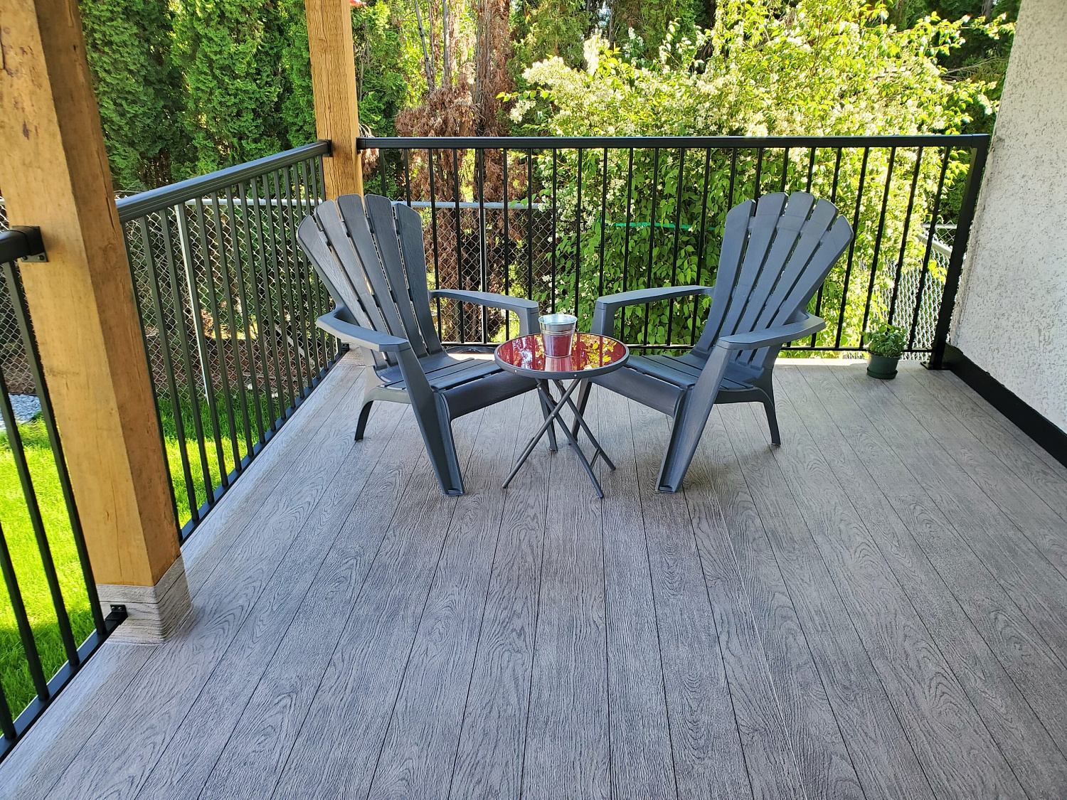 Хотите преобразить балкон с помощью кварц-винила? Эта статья для вас!