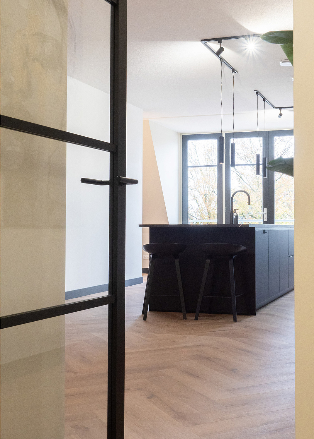 Кварцвиниловая ёлочка: полное руководство по выбору, укладке и уходу