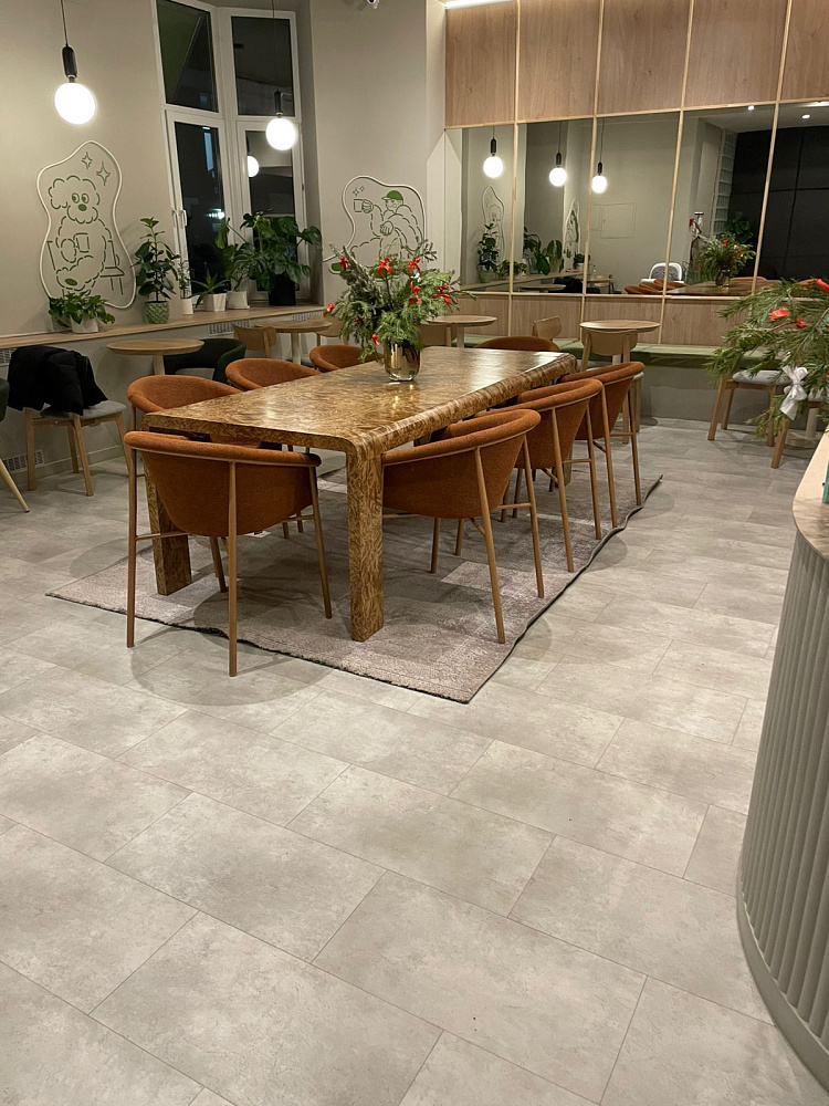 SPC плитка Bronix в кафе