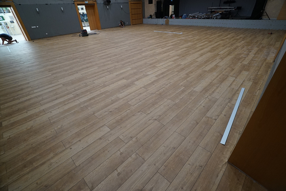 Каменный ламинат CM Floor в Еврейском центре