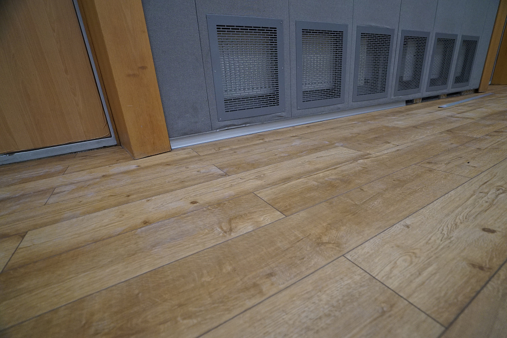 Каменный ламинат CM Floor в Еврейском центре